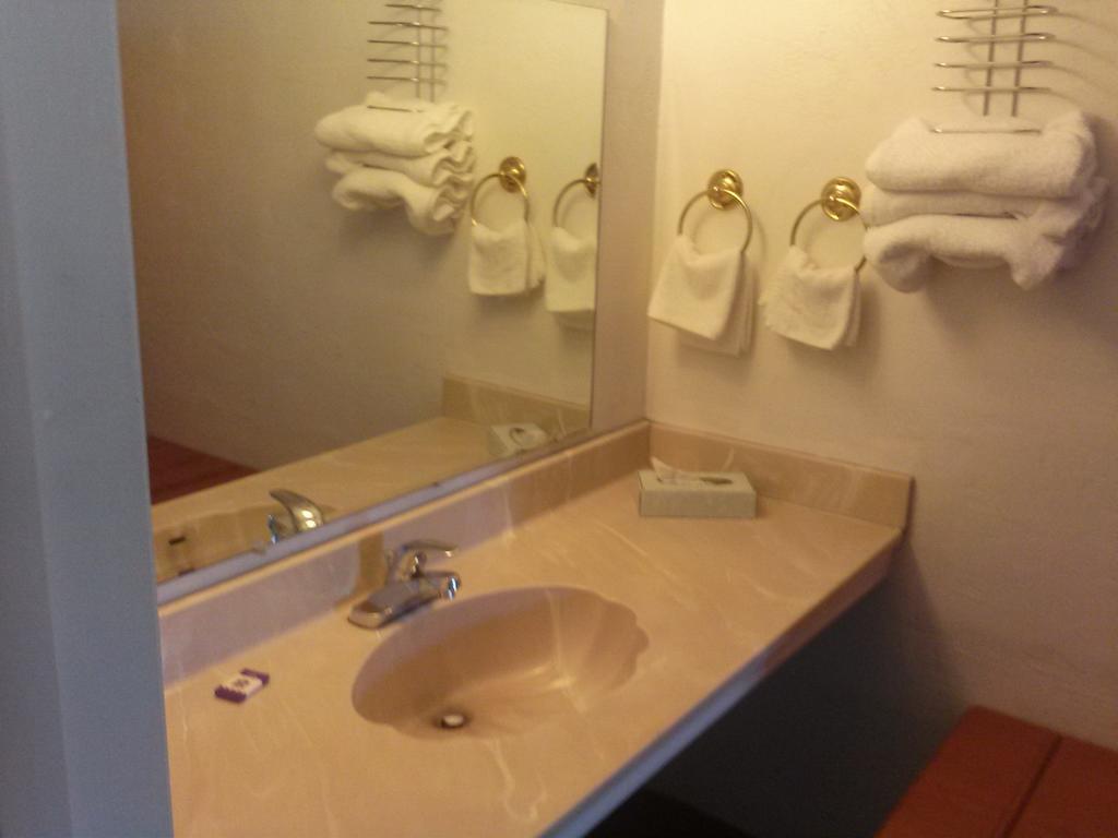 Americas Best Value Inn Wendover Rom bilde